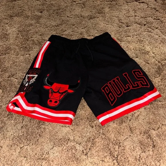 NBA final champions Chicago Bulls NWT men’s shorts L (make an offer) - Picture 2 of 7